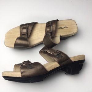 NWOB Akaishi Bronze Slip On Sandals
